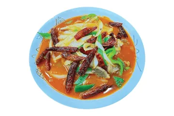 Pasta slices with soup, meat and chili
